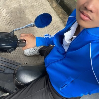 sukakamudek2's profile picture. good looking here