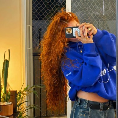 studycds's profile picture. 20y | 🩺 estudante de enfermagem que se cobra em ter constância diária (6/10) ! ★