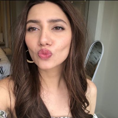 ataraxiqxx's profile picture. "i like warm hugs" ~ olaf 😙🫂