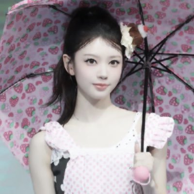 ruaisred's profile picture. 𝜗 edtwt + kpop twt ౿ . autistic (arfid) . vegetarian ⊹ ࣪ ˖ she / her priv @cheesecakeebaby