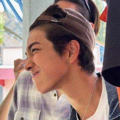 taeheeung's profile picture. jk and keonho's best girl