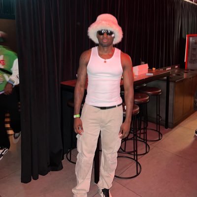 GiftToThunder's profile picture. I express myself.