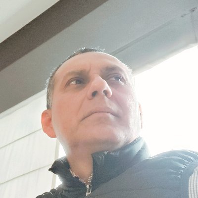 writrator's profile picture. Pinto con palabras en el lienzo de la vida.