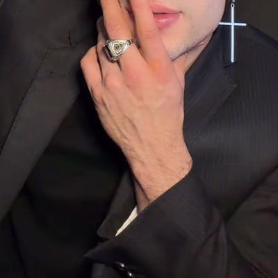 imaburningbridg's profile picture. hiçbir şey sonsuza kadar sürmez 🌺