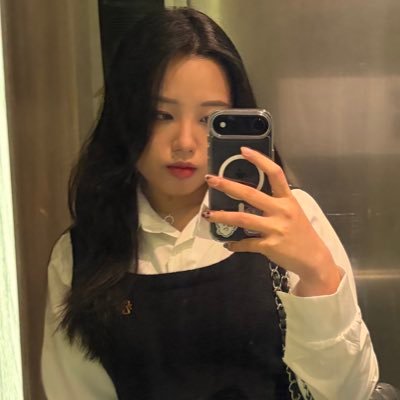 gl99dys's profile picture. (she/her) perpetual ragebait victim