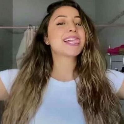 Ellarose498's profile picture. I'm just here to make everyone smiles https://t.co/hRChtZmZCM