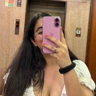 khushiz17's profile picture. dancing my way out of this shithole