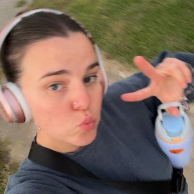 Rach_Eliz's profile picture. • cait porters bff