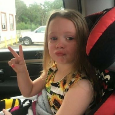 hellomrie's profile picture. 🪐🧃