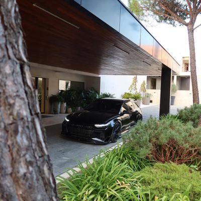 ExplorewitLinda's profile picture. 