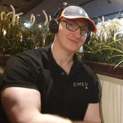 oskarmroczek8's profile picture. barczaca hooligans #freemelonik