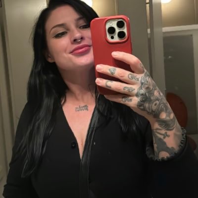 EmmaMagnolia76's profile picture. .....!