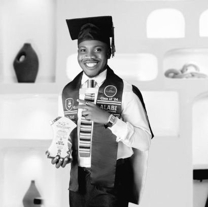 Dir_atm7's profile picture. || Unilorin Alumni || 
|| Man Utd ||
|| A lover of shoes ||
|| C'mon fam, Alhamdulilah.
Dassit!!! 🤲🏽