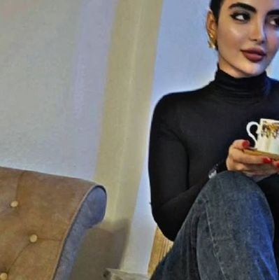 ladanhabibi677's profile picture. 