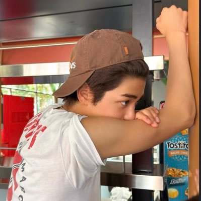 forwardqqq's profile picture. ૮꒰˶ ᵒ̴̶̷̤ ᗜ ᵒ̴̶̷̤ ˶꒱ა we’re on a joyride 🦒🦅🐢🦊🐶 review: #forwardsongkong_