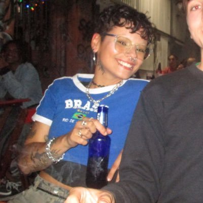 cigarrodosanji's profile picture. rumo à gloriosa evolução • ele/dele • alquimista federal 🦾( química ufrj ) • nonbinary sanji's boyfriend • @FluminenseFC te amar é minha raiz