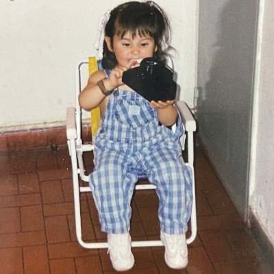 abr1laram4's profile picture. tomamos whisky y malas decisiones