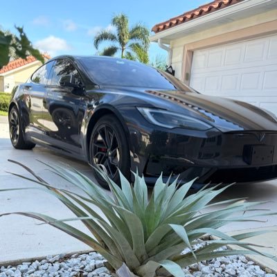 Chris_LaPenta's profile picture. West Palm Beach Florida, 🔋⚡️TESLA Model S Plaid driver/FSD enthusiast/Launch mode 🚀 KWH PWR