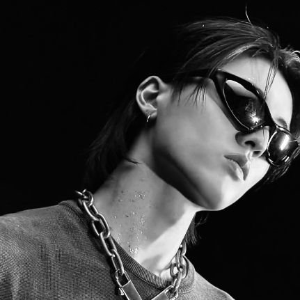 mxnthra's profile picture. working on commissions | on-deck: #3 guns & feathers (hjw) | next: #4 rapture (hjw)