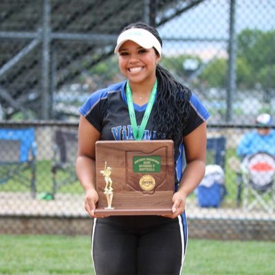 whitni_enis2026's profile picture. 