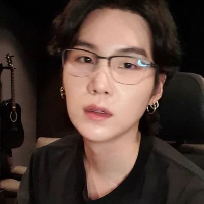 snoozeyg's profile picture. ℐ    believe    that    the    choice    to    love    is    without    a    doubt    the    most    powerful    force    in    the    universe.