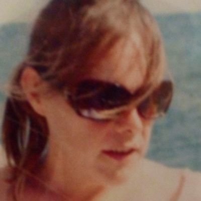 lesley52092506's profile picture. 
