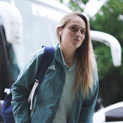 camilastefld's profile picture. volei, futebol, cantoras pop & afins (não necessariamente nessa ordem)