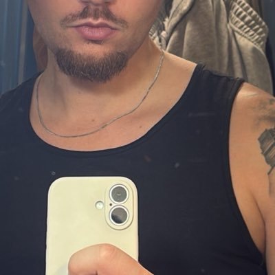 Simbatard's profile picture. Ici on baise les racistes et pas que