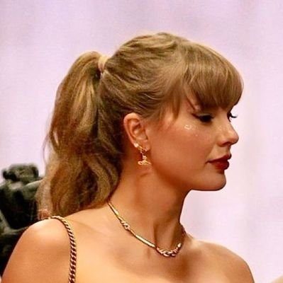 uacgirls's profile picture. it feels like we're oceans apart