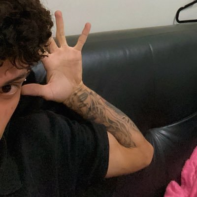 Schuldyner's profile picture. Apenas um cara que gosta de fumar maconha e ouvir rock