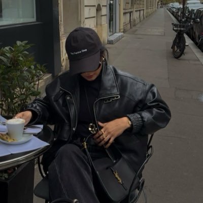 Axxc7j's profile picture. يالثانوية زدتي على هموم دنيااي متى اتخرج وافرح بيوم فرقاااك