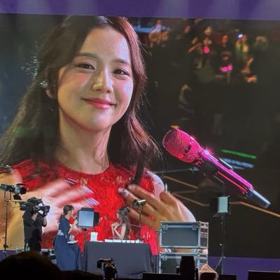 Naive103's profile picture. 