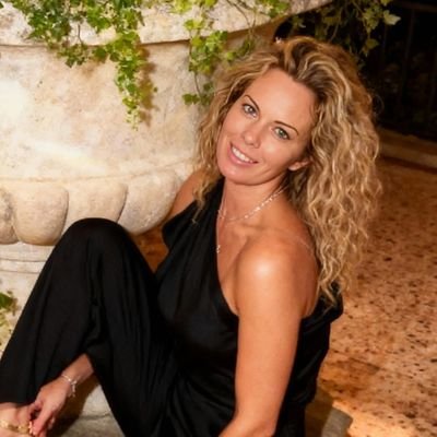 fridaysomebody's profile picture. I know things because I observe—quietly, in the shadows.

Passionate about health, positivity & faith ✝️