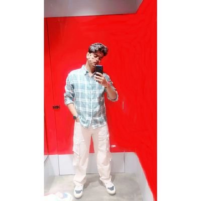 ChiragRajoria07's profile picture. Frontend Developer | Building in public 🚀
Daily coding tips, dev humor, Struggles 💻
Follow for your daily dose of code ↓ 👇