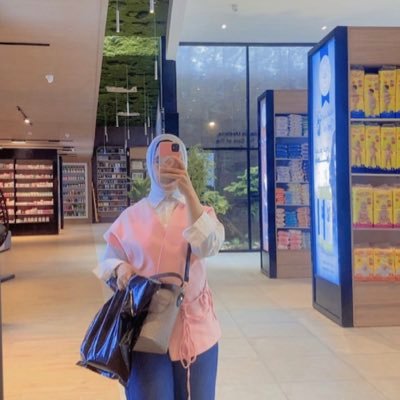 Alaa498241743's profile picture. 5rd year human medicine bath 48 at AMU 🩺❤️.