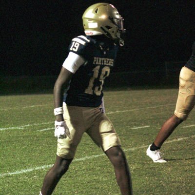 Areejohnson09_'s profile picture. Eustis HS🏈 Co 2028| wr,rb (5’9 150) 3.0 GPA| 📩 johnsonaree25@gmail.com 📞 352-782-8686