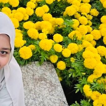 nazkirah's profile picture. girl with broken heart