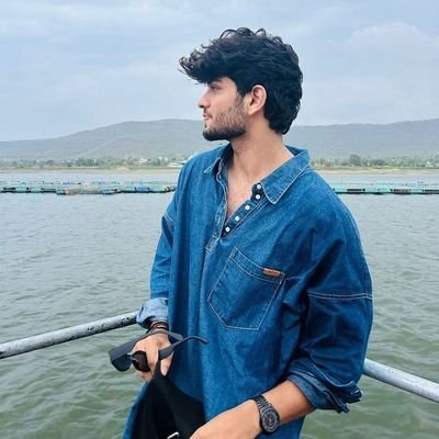 ShahbazWealth's profile picture. Buisness mind | Content creator | Finance | AI Enthusiast | Positive thoughts | If you enjoy my content, follow | main acc:- @shahbazyours