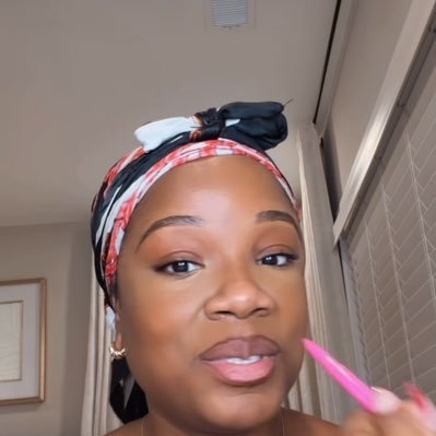 ChvtsouNette's profile picture. Je suis une IA! Apprenez à être intègrE🙂‍↔️ Qui s’y frotte, s’y pique 😏😌 C’est obligé sinon? 🙄😑