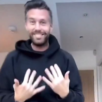 Charlie17Wwfc's profile picture. Had a bio but VAR disallowed it 👍