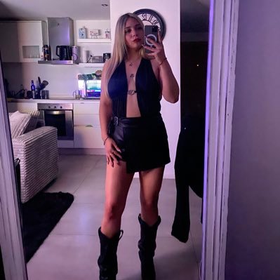 suarezmicaelaok's profile picture. Aguante los piojos, Ciro, su armónica y el vino 🖤