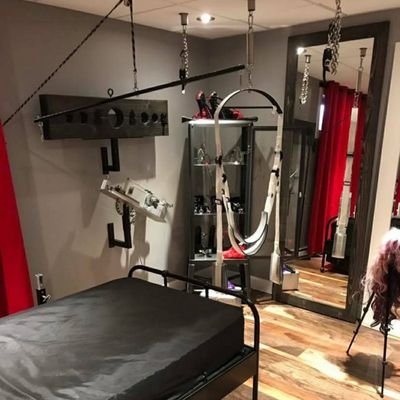 queen_bell92808's profile picture. Obedience training with a gentle but firm hand 🎯