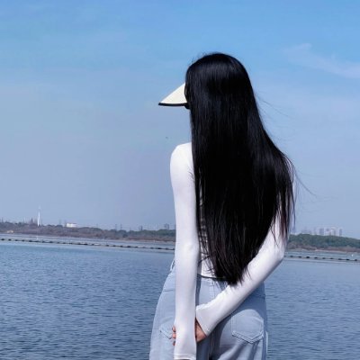 yvdlqaz's profile picture. ジムで流した汗は、負けない覚悟を記録し、ヨーロッパでの一人旅のたびに、私を強くしてくれました。🎐