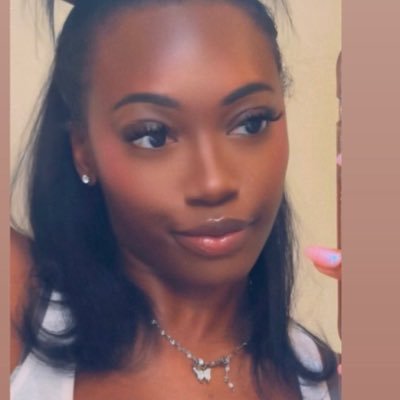 _SignedCourtney's profile picture. *tweets in black princess* 👑