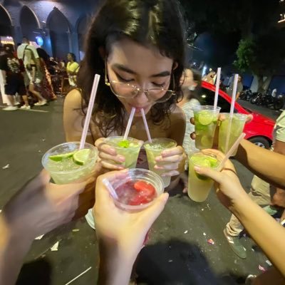 isisdeoxum's profile picture. a chuva que lança a areia do saara sobre os automóveis de roma.