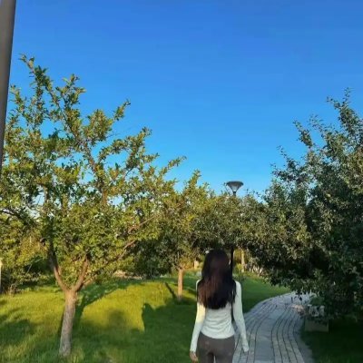 Lenni_zxc's profile picture. 👩投資は私により多くの自由と選択肢を提供します。金融市場での慎重で賢明な投資決定を通じて、私は財務自由を実現し、自己の成長と家族の充実した生活をサポートしています