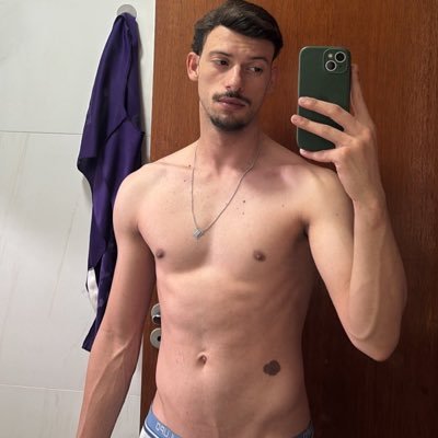 Teenagedan's profile picture. Hoje eu nasci de novo e não sei bem se conheci o ontem