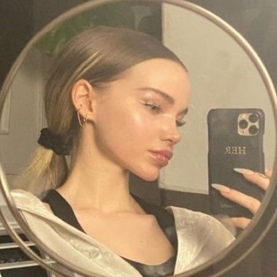jetaimesell's profile picture. Vous n’êtes pas obligé d’être le soleil pour les gens qui n’apprécient pas votre lumière – Kavya Dixit | Selena, Taylor & Dove fan