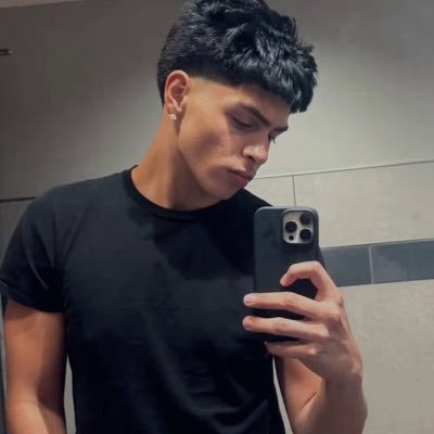 ryghostin's profile picture. ariana grande defender