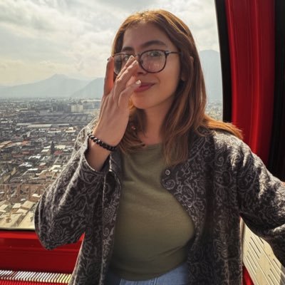 CoolestMommyy's profile picture. Catadora de Sopitas y plátanos fritos. Me gusta opinar en problemas ajenos y eso me mete en problemas. Fiel creyente que se aproxima el apocalipsis zombie.